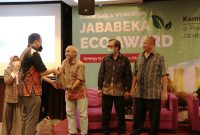 Foto : Tjahjadi Rahardja selaku Wakil Direktur Utama PT Jababeka Tbk menerangkan bahwa kegiatan sosialisasi dan workshop merupakan salah satu dari rangkaian program Jababeka Eco Award yang grand opening-nya telah dilaksanakan pada 28 Desember 2021 lalu dan dihadiri oleh Bupati Kabupaten Bekasi. 