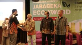 Foto : Tjahjadi Rahardja selaku Wakil Direktur Utama PT Jababeka Tbk menerangkan bahwa kegiatan sosialisasi dan workshop merupakan salah satu dari rangkaian program Jababeka Eco Award yang grand opening-nya telah dilaksanakan pada 28 Desember 2021 lalu dan dihadiri oleh Bupati Kabupaten Bekasi. 