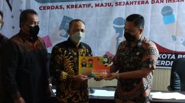 Foto : Komisi 2 DPRD Kabupaten Belitung Timur mengunjungi Pemerintah Kota Bekasi dalam rangka kunjungan kerja terkait Pembinaan Badan Usaha Milik Daerah (BUMD) di Pressroom Humas, Kamis (24-03-2022).