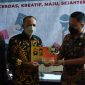 Foto : Komisi 2 DPRD Kabupaten Belitung Timur mengunjungi Pemerintah Kota Bekasi dalam rangka kunjungan kerja terkait Pembinaan Badan Usaha Milik Daerah (BUMD) di Pressroom Humas, Kamis (24-03-2022).