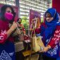 Foto : Chair W20 Indonesia, Hadriani Uli Silalahi, Deputi Kesetaraan Gender KPPPA RI, Lenny N. Rosalin, Co-Chair W20 Indonesia, Dian Siswarini, Gubernur Kalimantan Selatan, H. Sabirin Noor bersama istri pada pembukaan pertemuan ketiga W20 yang digelar di Banjarmasin, Kalimantan Selatan (23/3). Fokus utama dari pertemuan W20 Banjarmasin ini adalah bagaimana mengedepankan respon isu kesehatan perempuan guna mendorong proses pemulihan di berbagai sektor.