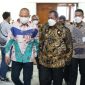 Plt. Bupati Bekasi, Akhmad Marjuki didampingi Kepala Inspektorat Kabupaten Bekasi, MA. Supratman, menghadiri Rapat Koordinasi Program Pemberantasan Korupsi Terintegrasi Kepala Daerah se-Jawa Barat.