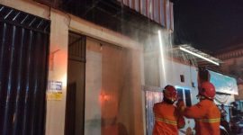 Sebuah ruko di Komplek TVRI Porsis, Kelurahan Jatirahayu, Kecamatan Pondok Melati, Kota Bekasi, yang terbakar.
