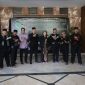 Dani/Humpro DPRD Kota Bandung.
Wakil Ketua III Dr. H. Edwin Senjaya, M.M., menghadiri acara pelantikan Pengurus Pusat Himpunan Pencak Silat (HPS) Panglipur, di Aula Teater Taman Budaya Jawa Barat, Bandung, Minggu  (13/3/2022).