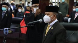 Foto : Pergantian Ketua DPRD Kota Bekasi pada hari ini berlangsung secara lancar, H. M Saifuddailah SH, M.Pd.I secara resmi menjabat sebagai Ketua DPRD Kota Bekasi pada periode 2022-2024 menggantikan Ketua DPRD Kota Bekasi sebelumnya yakni Chairruman J. Putro 