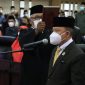 Foto : Pergantian Ketua DPRD Kota Bekasi pada hari ini berlangsung secara lancar, H. M Saifuddailah SH, M.Pd.I secara resmi menjabat sebagai Ketua DPRD Kota Bekasi pada periode 2022-2024 menggantikan Ketua DPRD Kota Bekasi sebelumnya yakni Chairruman J. Putro 