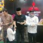 Foto: Branch Manager Mitsubishi SSPM Cempaka Putih, John Toar Tiwow dan karyawan santuni anak yatim piatu.