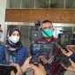 Foto : Kuasa Hukum, Sumarno, S.H mengatakan kedatangannya ke kantor DPRD Kabupaten Bekasi ingin mengadukan PT.Hab dong karena diduga melakukan pelanggaran jam kerja.