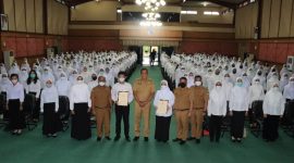 Foto : Sebanyak 227 Calon Pegawai Negeri Sipil (CPNS) di lingkungan Pemerintah Kota (Pemkot) Bekasi, mendapatkan Surat Keputusan (SK) CPNS. 