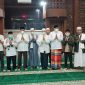 Foto : lt Wali Kota Bekasi Tri Adhianto beserta Forkopimda mengikuti Tabligh Akbar Peringatan Nuzulul Qur'an bersama aparatur dan masyarakat Kota Bekasi di Masjid Agung Al Barkah, Kota Bekasi.