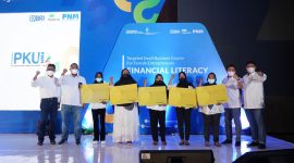 Foto : PT Permodalan Nasional Madani (PNM) berkolaborasi dengan Bank Rakyat Indonesia (BRI) dan Pegadaian melalui program Pengembangan Kapasitas Usaha (PKU) menyelenggarakan pelatihan literasi keuangan yang dihadiri oleh 23,000 nasabah PNM Mekaar pada hari ini di Medan, 19 April 2022