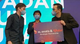 Foto : Direktur & Chief Commercial Officer - Consumer XL Axiata, David Arcelus Oses, Direktur & Chief Strategic Transformation Officer XL Axiata, Yessie D. Yosetya, dan Deputy CEO Vidio, Hermawan Sutanto, dalam acara peluncuran program kerja sama XL Axiata dengan Vidio di Jakarta, Rabu (6/4).