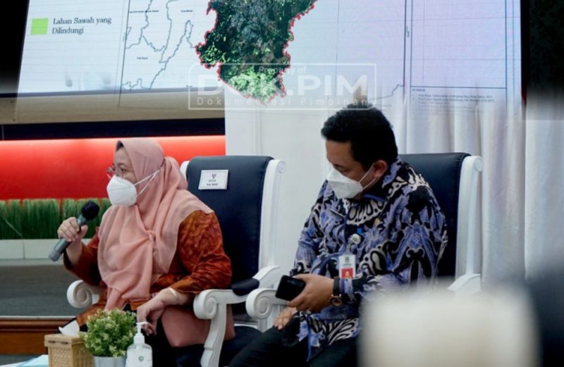 Foto : Sekretaris Daerah Kabupaten Bekasi, Dedy Supriyadi, menyampaikan pihaknya akan berupaya melakukan revisi tersebut secara baik, cermat, dan teliti, sebagai dasar untuk perubahan rencana tata ruang di wilayah Kabupaten Bekasi.