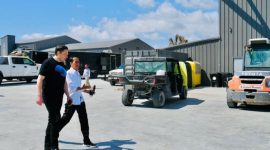 Jokowi dan Elon Musk Meninjau Pabrik Roket, Space X /
