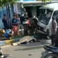 Kecelakaan di Karawang, mayat bergelimpangan di jalan. /Tangkap Layar Video Instagram/@infokrw/

