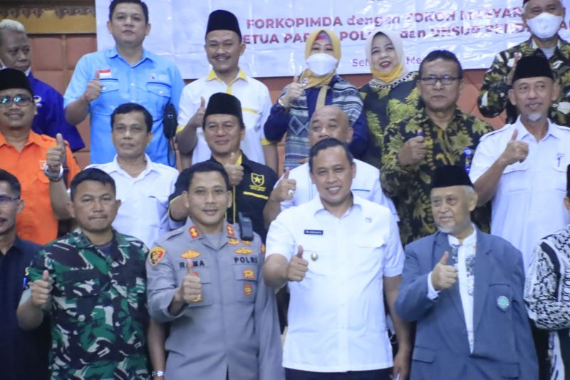 Foto : Pelaksana Tugas (Plt) Wali Kota Bekasi Tri Adhianto halal bi halal bersama unsur Forkopimda, Kasdim, Wakapolres, Tokoh masyarakat.