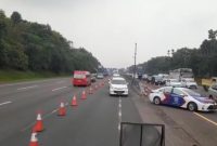 Foto : Atas Diskresi Kepolisian Jasa Marga Berlakukan Contraflow Km 47+000 sampai dengan KM 65+000 Jalan Tol Jakarta-Cikampek arah Cikampek.