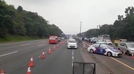 Foto : Atas Diskresi Kepolisian Jasa Marga Berlakukan Contraflow Km 47+000 sampai dengan KM 65+000 Jalan Tol Jakarta-Cikampek arah Cikampek.