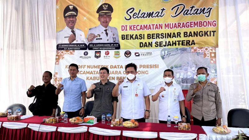 Foto: Sekretaris Daerah (Sekda) Kabupaten Bekasi, Dedy Supriyadi menghadiri acara Kick Off Numerik Data Desa Presisi (DDP) di halaman kantor Kecamatan Muaragembong, Kabupaten Bekasi, pada Rabu (18/05/2022).

