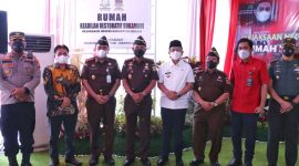  Pj Bupati Bekasi Dani Ramdan bersama jajaran Forkopimda, menghadiri peresmian Rumah Keadilan (Restorative Justice) Kejaksaan Negeri (Kejari) Kabupaten Bekasi di Desa Sukamahi Kecamatan Cikarang Pusat, pada Rabu (15/6/2022).
