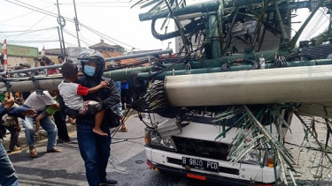 Foto: Kecelakaan truk trailer terjadi di Bekasi, Jawa Barat