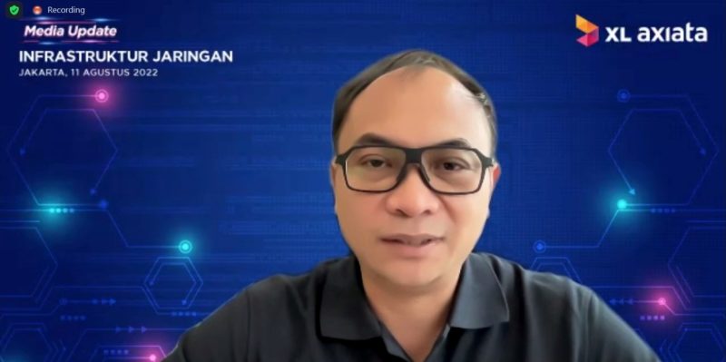 Direktur & Chief Technology Officer XL Axiata, I Gede Darmayusa memberikan paparan dalam acara Update Infrastruktur Jaringan XL Axiata secara online, Kamis (11/08). XL Axiata menetapkan fokus pembangunan jaringan yaitu meningkatkan kapasitas, efisiensi, serta optimasi guna menghadirkan pengalaman pelanggan (customer experience) yang lebih baik dari sebelumnya.