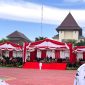 Foto : Bupati Bekasi Dani Ramdan memimpin upacara Hari Jadi Kabupaten Bekasi ke-72 di Plaza Pemda, Komplek Pemkab Bekasi, Cikarang Pusat, pada Senin (15/08/2022)