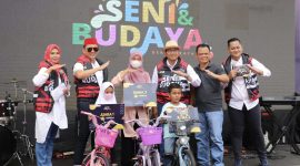 Pj Bupati Bekasi Dani Ramdan saat menghadiri Festival Pesona Seni dan Budaya Bekasi Raya, di Museum Gedung Juang Tambun Selatan, pada Sabtu (27/08/22).
