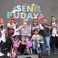 Pj Bupati Bekasi Dani Ramdan saat menghadiri Festival Pesona Seni dan Budaya Bekasi Raya, di Museum Gedung Juang Tambun Selatan, pada Sabtu (27/08/22).
