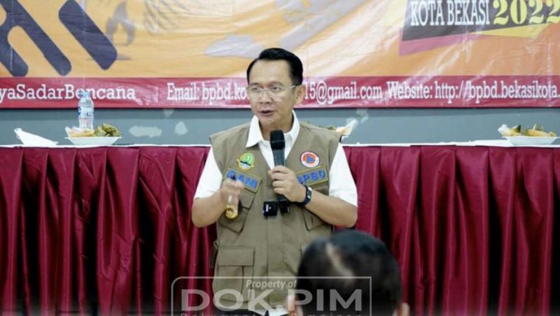 foto : Pj Bupati Bekasi Dani Ramdan saat berbicara di acara Pelatihan Pencegahan dan Mitigasi Bencana yang diselenggarakan oleh BPBD Kota Bekasi, di Gedung Balai Warga, Perumahan Irigasi Bekasi Timur, Jumat (05/08). Foto : Prokopim Pemkab Bekasi.
