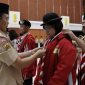 Foto : Pj Bupati Bekasi Dani Ramdan melepas 16 orang kontingen Kwartir Cabang (Kwarcab) Pramuka Kabupaten Bekasi menuju Jambore Nasional XI Tahun 2022 di Bumi Perkemahan Cibubur Jakarta, di Gedung Swatantra Wibawa Mukti, Komplek Pemkab Bekasi, pada Jumat, (12/08/2022). 