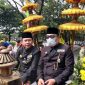 Foto : ubernur Jawa Barat Ridwan Kamil didampingi Pj Bupati Bekasi Dani Ramdan Plaza Pemkab Bekasi langsung dari atas Kereta Kencana Candrabhaga di Komplek Pemda, Kecamatan Cikarang Pusat pada, Senin (15/08/2022). 