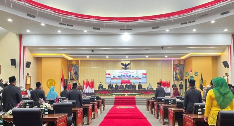 SIDANG PARIPURNA ISTIMEWA: Gubernur Jawa Barat Ridwan Kamil saat menghadiri Sidang Paripurna Istimewa Tasyakuran Hari Jadi Kabupaten Bekasi Ke-72 di Gedung DPRD Kabupaten Bekasi pada Senin (15/08/2022).
