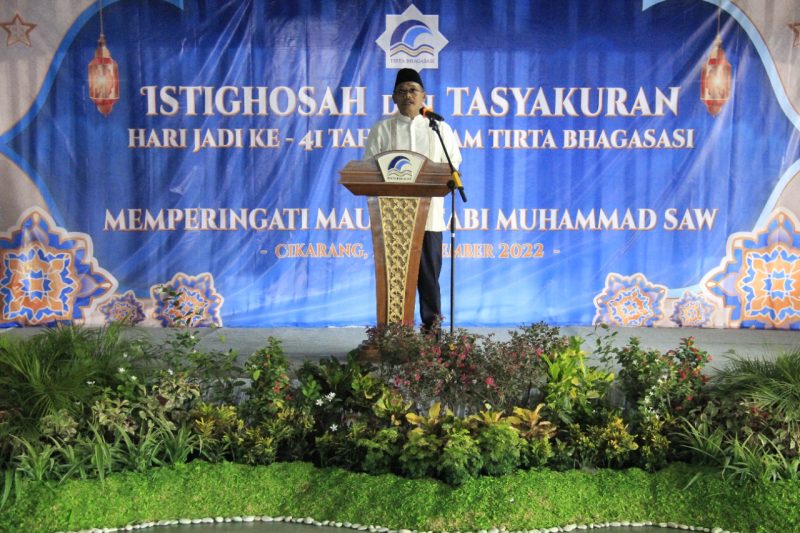 Keterangan Foto: Direktur Utama PDAM Tirta Bhagasasi Bekasi Usep Rahman Salim menyampaikan terima kasihnya kepada segenap karyawan yang selama ini telah bekerja keras mewujudkan pelayanan terbaik.