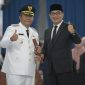 Gubernur Jawa Barat Ridwan Kamil melantik Dikdik S. Nugrahawan menjadi Penjabat Wali Kota Cimahi di Aula Barat Gedung Sate, Kota Bandung, Sabtu (22/10/2022).