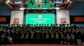 Foto Bersama : Sidang Senat Terbuka Wisuda Angkatan II Program Sarjana, Program Pendidikan Manajemen Islam (MPI) S1 dan Pendidikan Islam Usia Dini (PAUD) S1 pada Sabtu 1 Oktober 2022. 