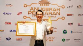 Pj. Bupati Bekasi, Dani Ramdan meraih penghargaan dari Komisi Penyiaran Indonesia Daerah (KPID) Jawa Barat.