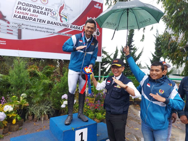 Bupati Bekasi, Dani Ramdan mengapresiasi Cabor Berkuda.