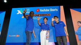 Keterangan Foto: Direktur and Chief Digital Transformation & Enterprise Business Officer XL Axiata, Yessie D Yosetya (tengah), Chief Marketing Officer XL Axiata, Alfons Bosch Sansa (dua kiri), Country Head YouTube Indonesia, Suwandi Widjaja (dua kanan), Group Head Mass Segment XL Axiata, Lyra Filiola (kanan), dan Head Strategic Operation & Automation XL Axiata, Ahmad Hamzah (kiri) dalam acara peluncuran Unlimited Youtube Shorts di Jakarta, Selasa (1/11). XL menghadirkan program 