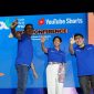 Keterangan Foto: Direktur and Chief Digital Transformation & Enterprise Business Officer XL Axiata, Yessie D Yosetya (tengah), Chief Marketing Officer XL Axiata, Alfons Bosch Sansa (dua kiri), Country Head YouTube Indonesia, Suwandi Widjaja (dua kanan), Group Head Mass Segment XL Axiata, Lyra Filiola (kanan), dan Head Strategic Operation & Automation XL Axiata, Ahmad Hamzah (kiri) dalam acara peluncuran Unlimited Youtube Shorts di Jakarta, Selasa (1/11). XL menghadirkan program 