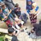 Keterangan Foto: Teknisi memeriksa infrastruktur jaringan XL Axiata di Desa Cijedil, Kecamatan Cugenang, Kabupaten Cianjur, (22/11). Pascagempa 5,6 SR mengguncang Cianjur dan sekitarnya, Senin siang, (21/11), XL Axiata memastikan sebagian besar jaringan di wilayah Cianjur berangsur pulih. Untuk memfasilitasi warga Cianjur dan aparat penanganan pasca bencana, XL Axiata juga menyediakan layanan gratis telepon dan SMS.

Cianjur_3: Warga sedang mengisi baterai ponsel mereka dari genset yang disediakan tim teknisi XL Axiata di Desa Cijedil, Kecamatan Cugenang, Cianjur, Selasa (22/11).  XL Axiata memastikan sebagian besar infrastruktur jaringan di wilayah terdampak gempa Cianjur telah berangsur pulih. Untuk memfasilitasi warga Cianjur dan aparat penanganan pasca bencana, XL Axiata juga menyediakan layanan gratis telepon dan SMS.