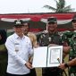 Pj Bupati Bekasi Dani Ramdan bersama unsur Forkopimda menghadiri upacara penutupan kegiatan TNI Manunggal Membangun Desa (TMMD) ke-115 tahun 2022.