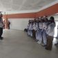 Kepala Dinas SDABMBK menyemangati para atlet renang Kabupaten Bekasi di Halaman Aquatic Centre, Komplek Stadion Wibawa Mukti, Kecamatan Cikarang Timur, Senin (31/10).
