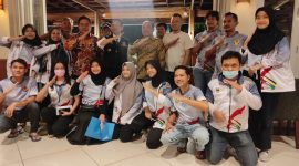 Keterangan foto : Pj Bupati Bekasi Dani Ramdan, Sekda Kabupaten Bekasi Dedy Supriadi, Kepala BKPSDM Kabupaten Bekasi H.Abdilah dan Ketua Koni Kabupaten Bekasi, Reza Lutfi Hasan berfoto bersama atlet menembak Kabupaten Bekasi.