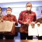 Penandatanganan kesepakatan dilakukan langsung oleh Penjabat (Pj) Bupati Bekasi, Dani Ramdan dan Pelaksana Tugas (Plt) Walikota Bekasi, Tri Adhianto di Hotel Nuanza Cikarang, Kabupaten Bekasi, kemarin (8/12/2022).
