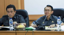 Pj Bupati Bekasi Dani Ramdan didampingi Sekretaris Daerah Dedy Supriyadi, memimpin Rapat Pimpinan Evaluasi Laporan dan Pelaksanaan Kegiatan Pembangunan tahun 2022, di Ruang Rapat KH. Ma'mun Nawawi, Kantor Bupati Bekasi, Komplek Pemkab Bekasi, Cikarang Pusat, pada Selasa (20/12/2022).
