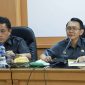 Pj Bupati Bekasi Dani Ramdan didampingi Sekretaris Daerah Dedy Supriyadi, memimpin Rapat Pimpinan Evaluasi Laporan dan Pelaksanaan Kegiatan Pembangunan tahun 2022, di Ruang Rapat KH. Ma'mun Nawawi, Kantor Bupati Bekasi, Komplek Pemkab Bekasi, Cikarang Pusat, pada Selasa (20/12/2022).