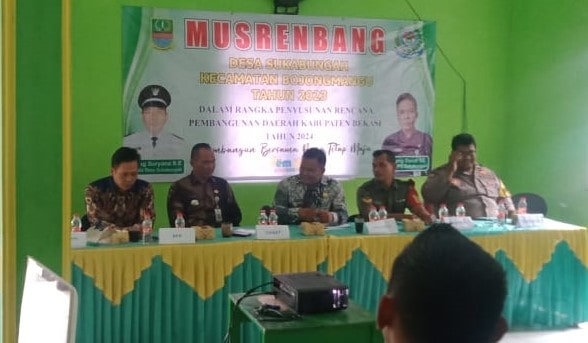 Musrenbangdes: Camat Bojongmangu, Agung Suganda setelah menghadiri acara Musrenbangdes dibeberapa desa wilayah kecamatan Bojongmangu pada Kamis (06/01).
