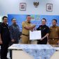 Acara serah terima tiga wilayah pelayanan PDAM Tirta Bhagasasi dari Pemkab Bekasi kepada Pemerintah Kota Bekasi, di Kantor PDAM Tirta Bhagasasi, Tegal Danas, Cikarang Pusat, Selasa, (7/2/2023).