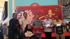 Pj Bupati Bekasi Dani Ramdan menghadiri perayaan Spring Festival Jababeka 2023 (Cap Go Meh) di Hollywood Junction Jababeka Cikarang, Cikarang Utara pada Sabtu (11/02).
